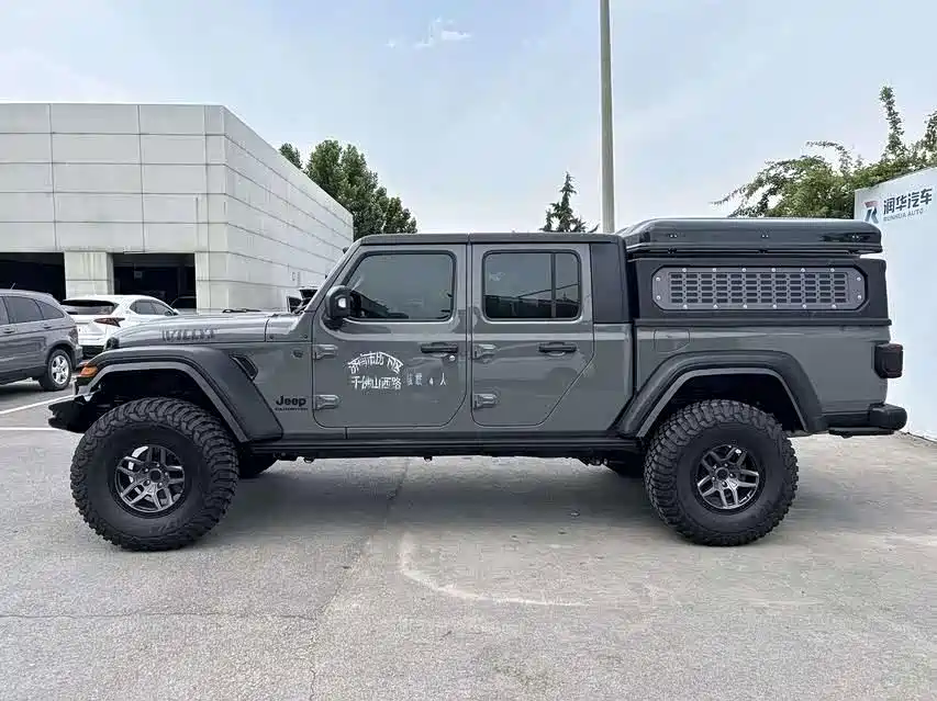 2025 Jeep Gladiator