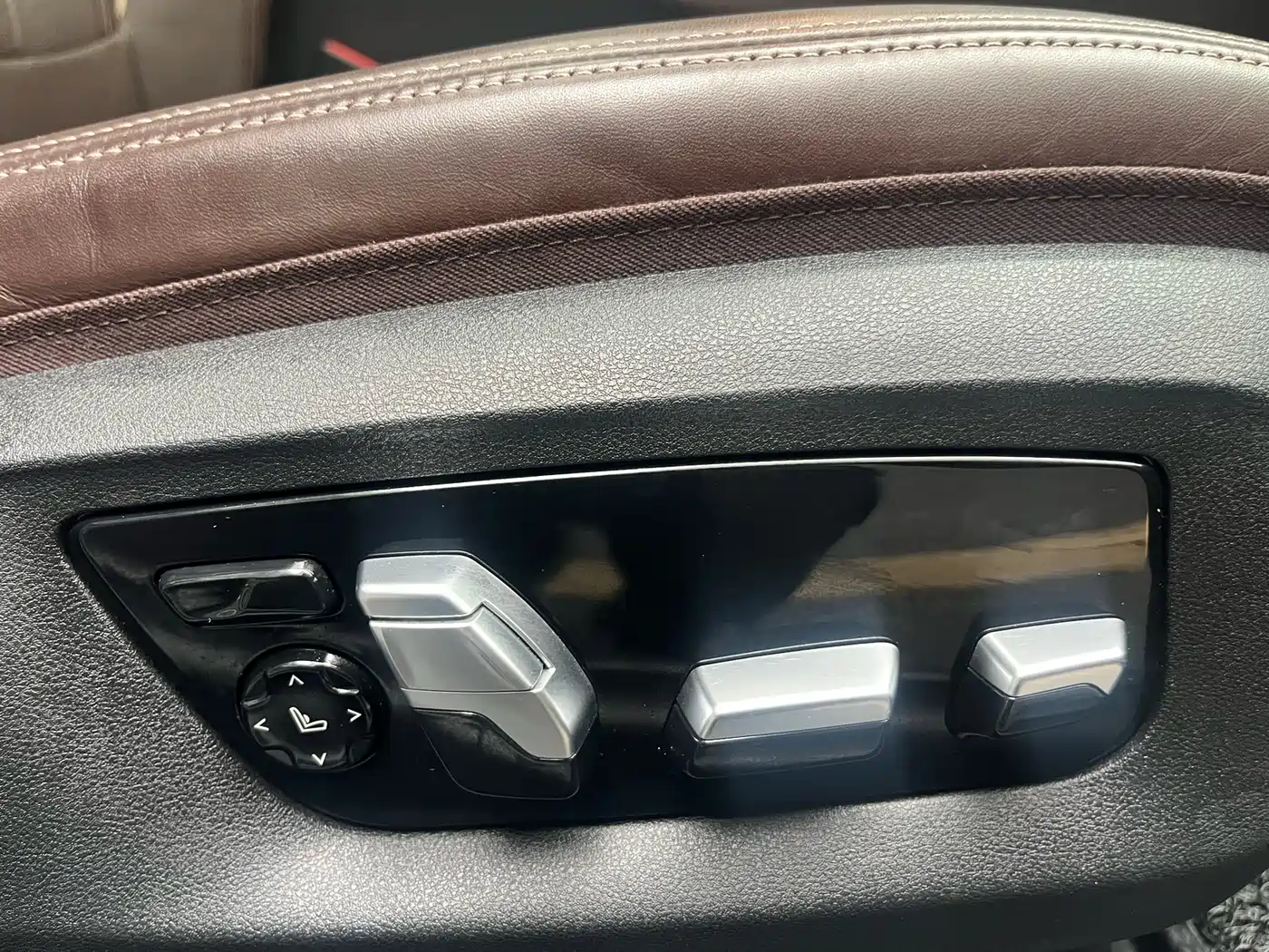 BMW 5 Series New Energy 2019 Facelift 530Le Pioneer Edition фото 23