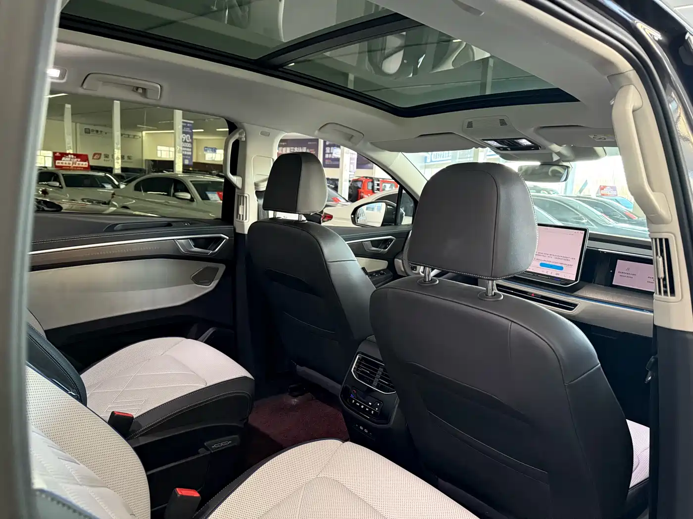 Volkswagen Talagon 2025 450TSI R-Line 6-Seater фото 5