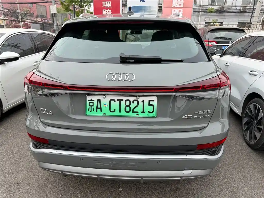 AUDI Q4 E TRON