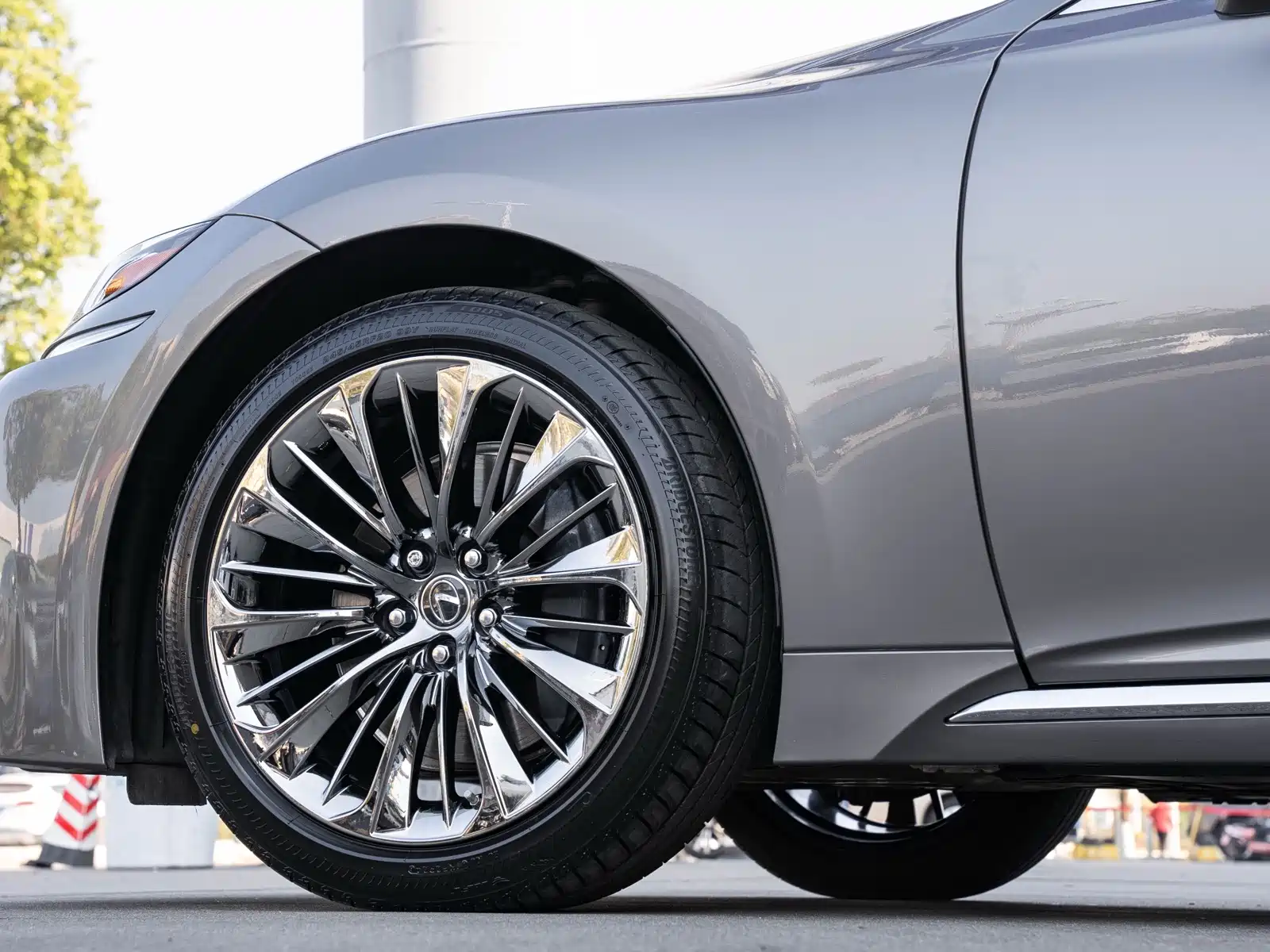 Фото 8 - Lexus LS