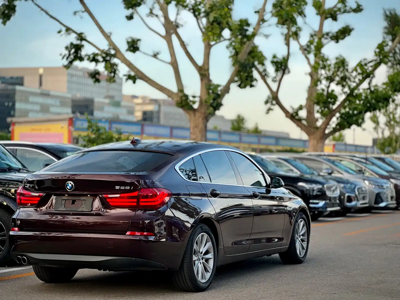 BMW 5 Series GT 2015 528i Leading фото 7