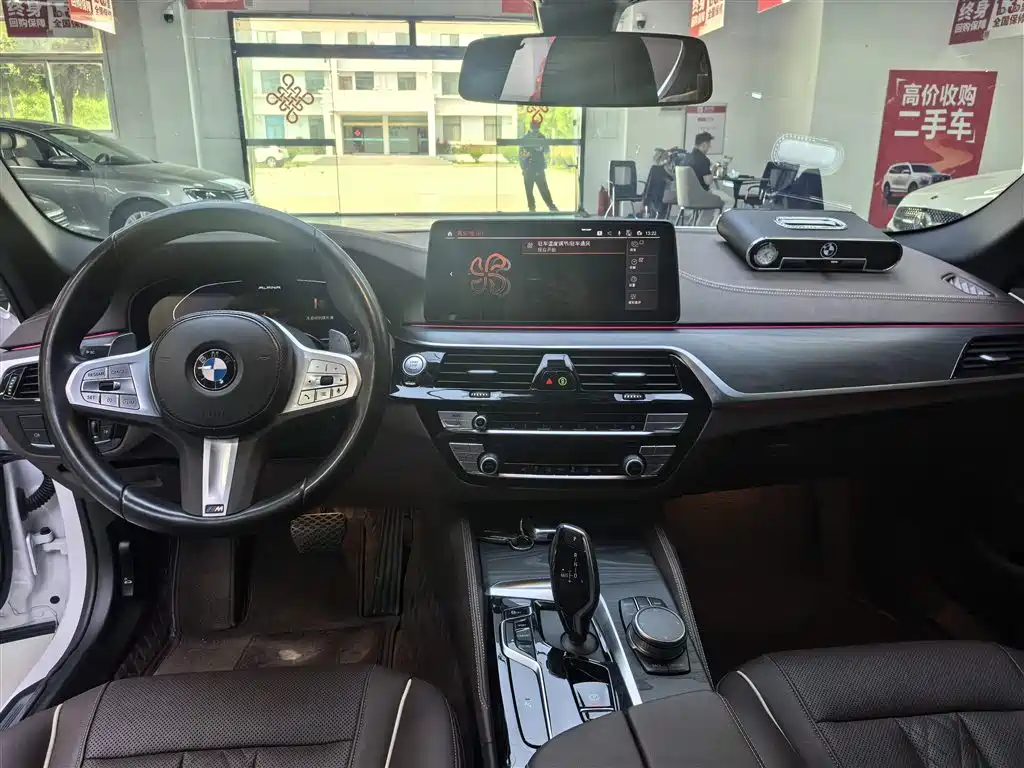 BMW 5 Series 2023 530Li Leading M Sport Package фото 6