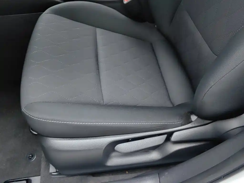 Фото 20 - Toyota Corolla