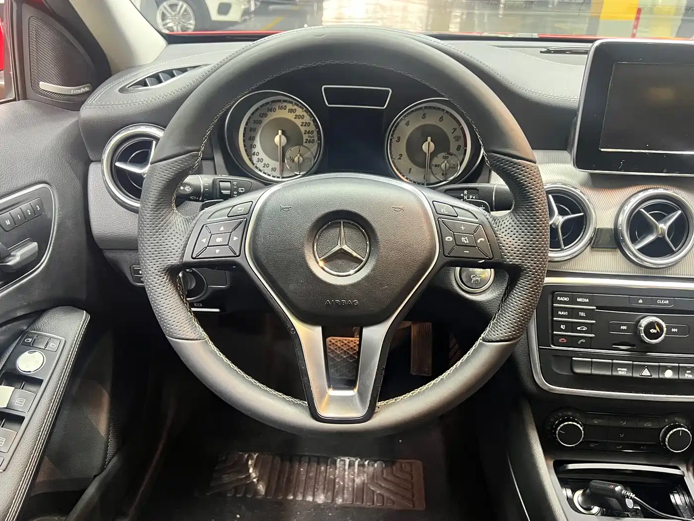 MERCEDES-BENZ GLA