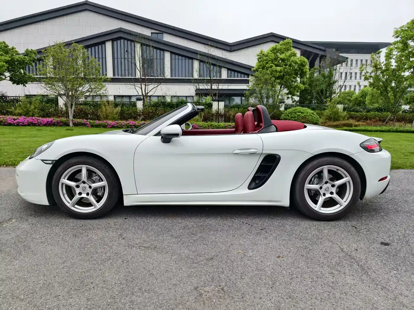 PORSCHE 718