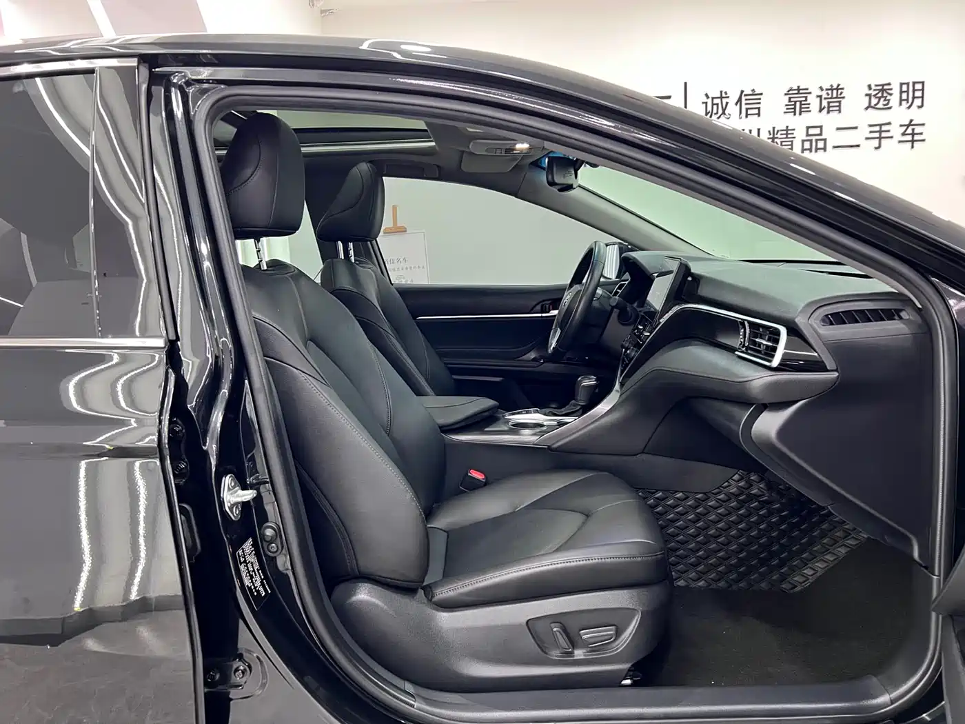 Toyota Camry 2021 2.5G Luxury Edition фото 11