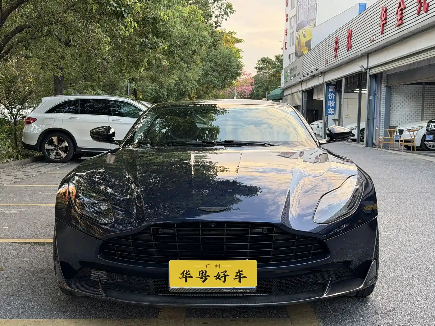ASTON MARTIN DB11