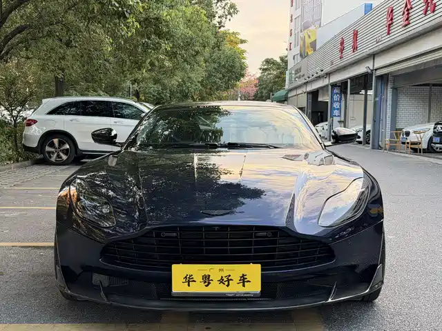 ASTON MARTIN DB11 2022
