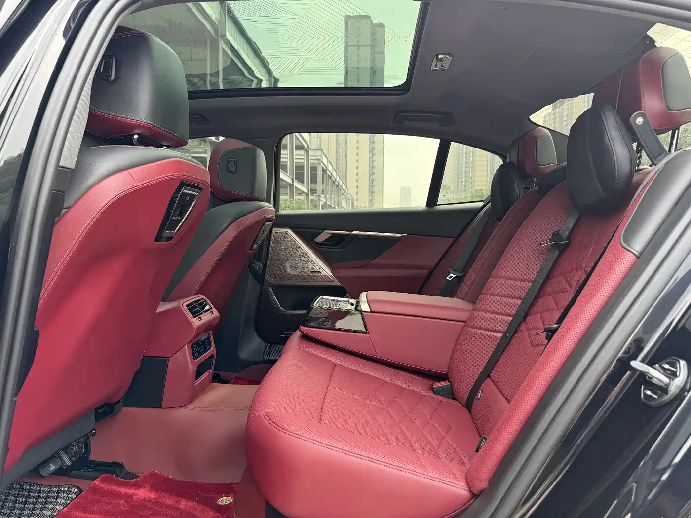 BMW 5 Series 2025 530Li Premium M Sport Package фото 9