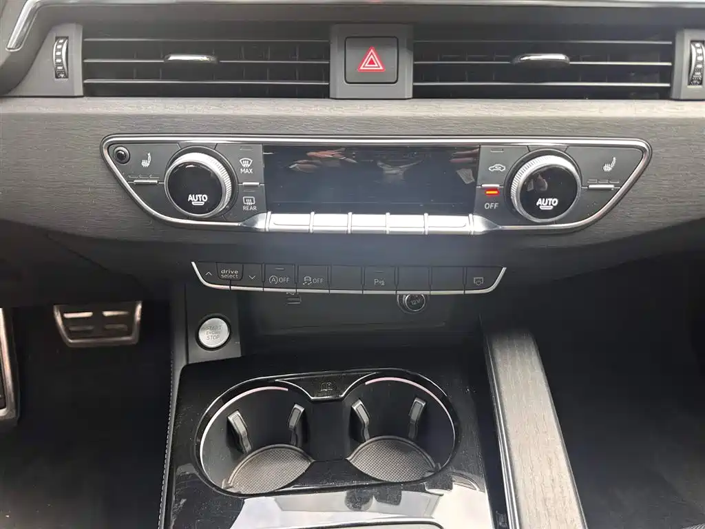 Audi A4L 2023 40 TFSI Luxury Sport фото 16