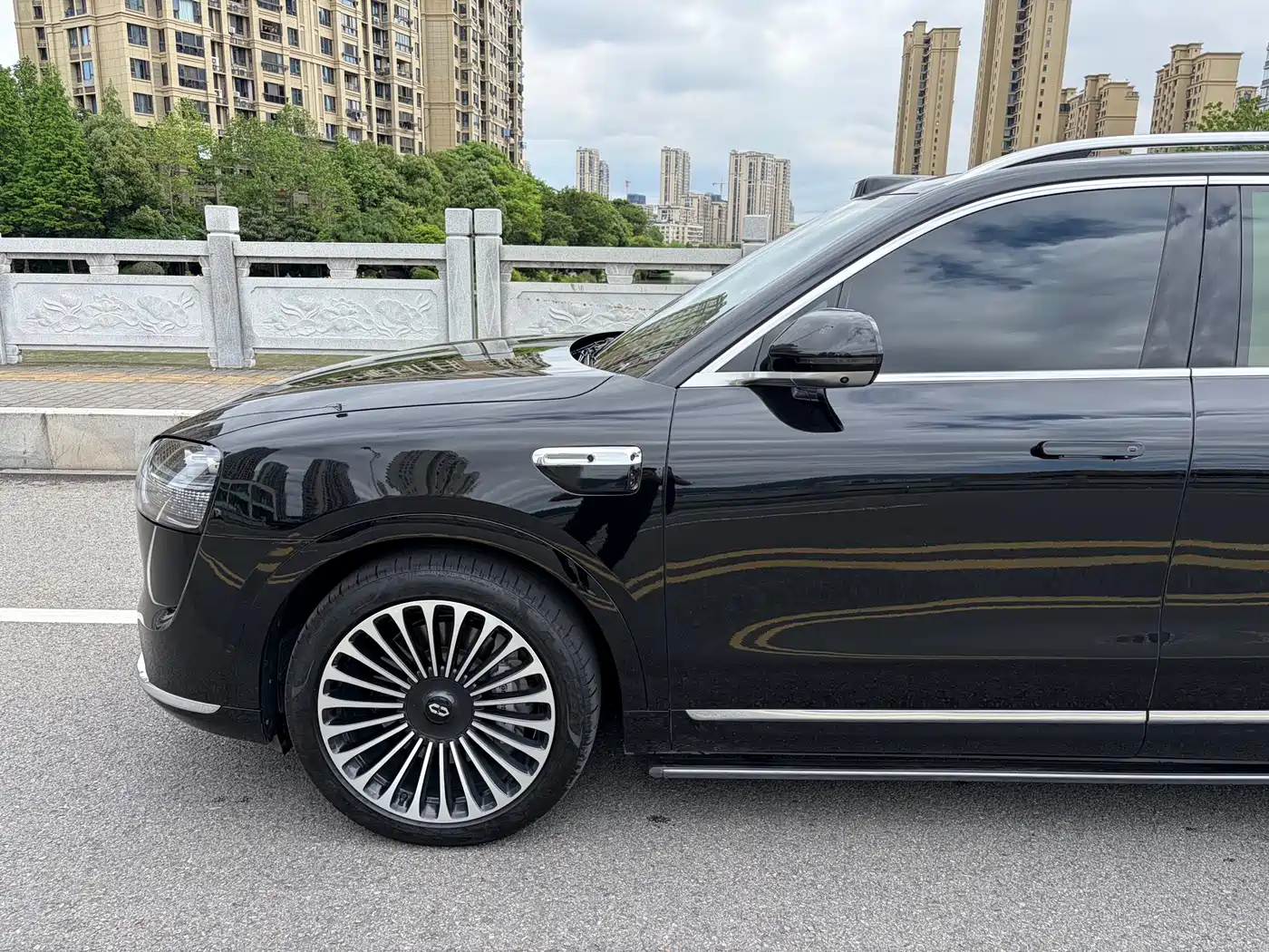 AITO Wenjie AITO M9 2025 Extended Range Ultra 52kWh 6-Seater фото 3