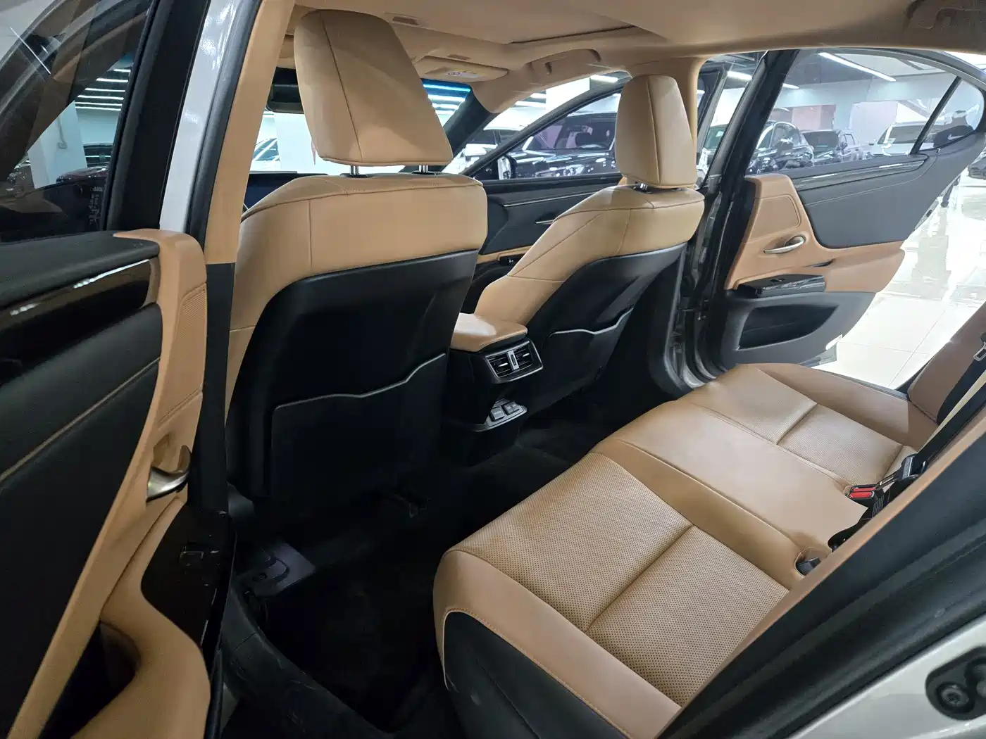 Lexus ES 2024 200 Premium Edition фото 8