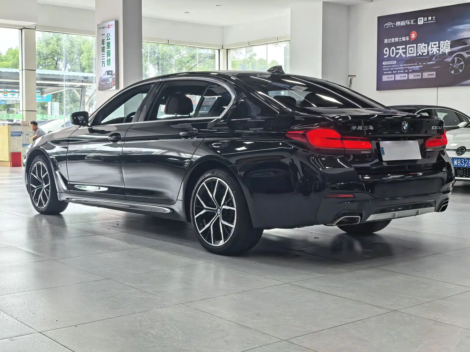Photo 15 - BMW 5 Series