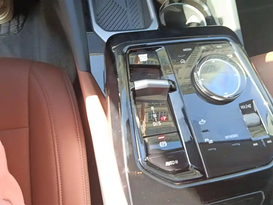 BMW 5 Series 2024 525Li M Sport Package фото 16