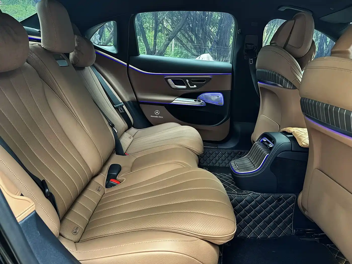 Mercedes-Benz E-Class 2024 Model E 300 L Luxury фото 23