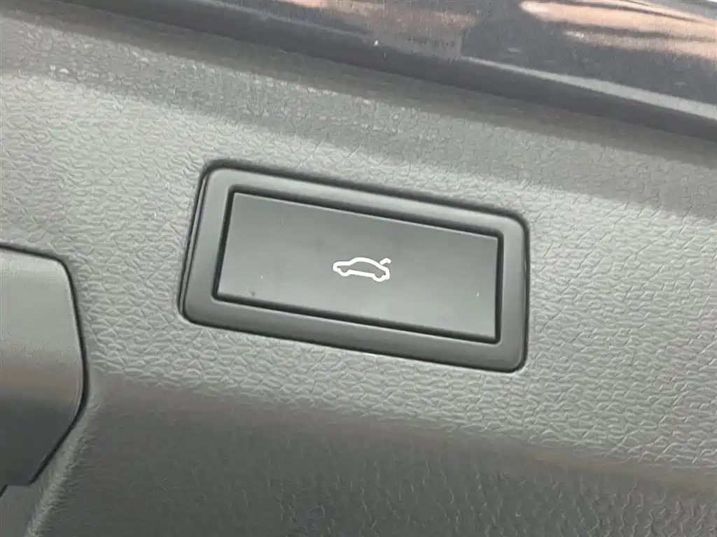 VOLKSWAGEN ID.6 CROZZ