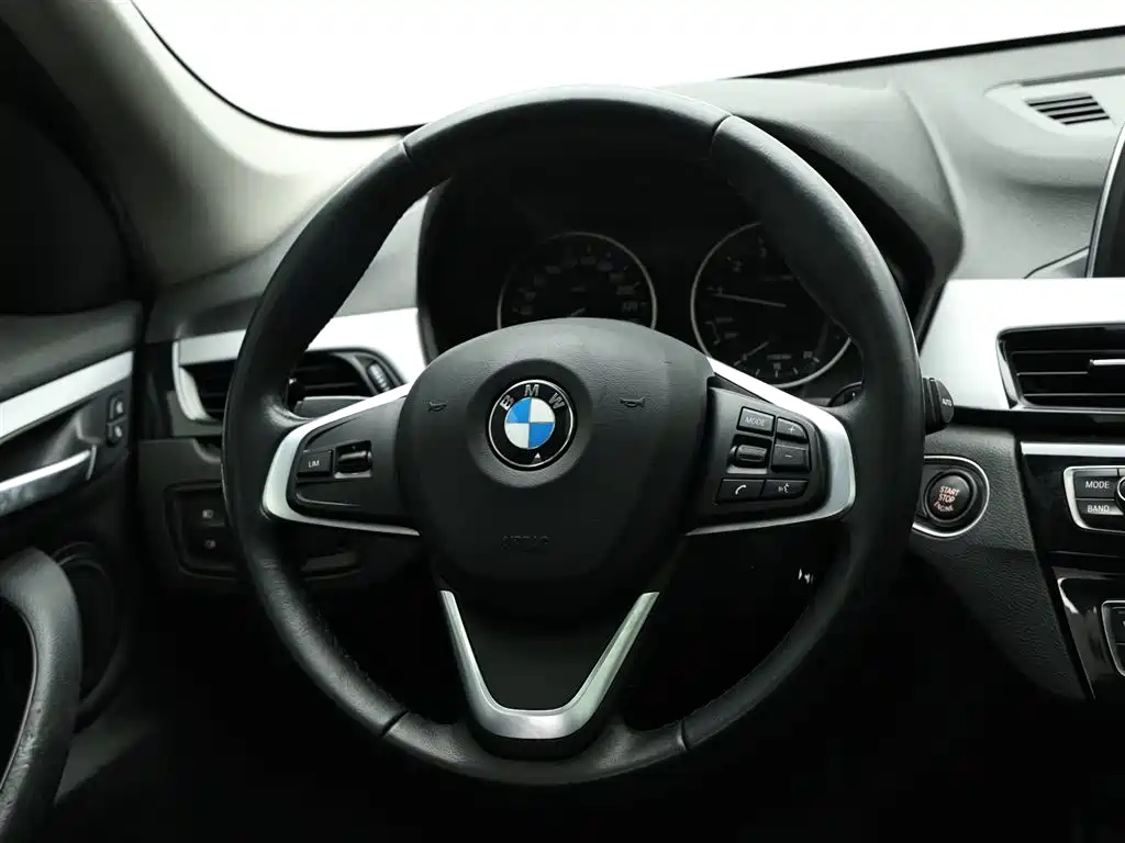 BMW X1 2018 sDrive20Li Leading Model фото 16