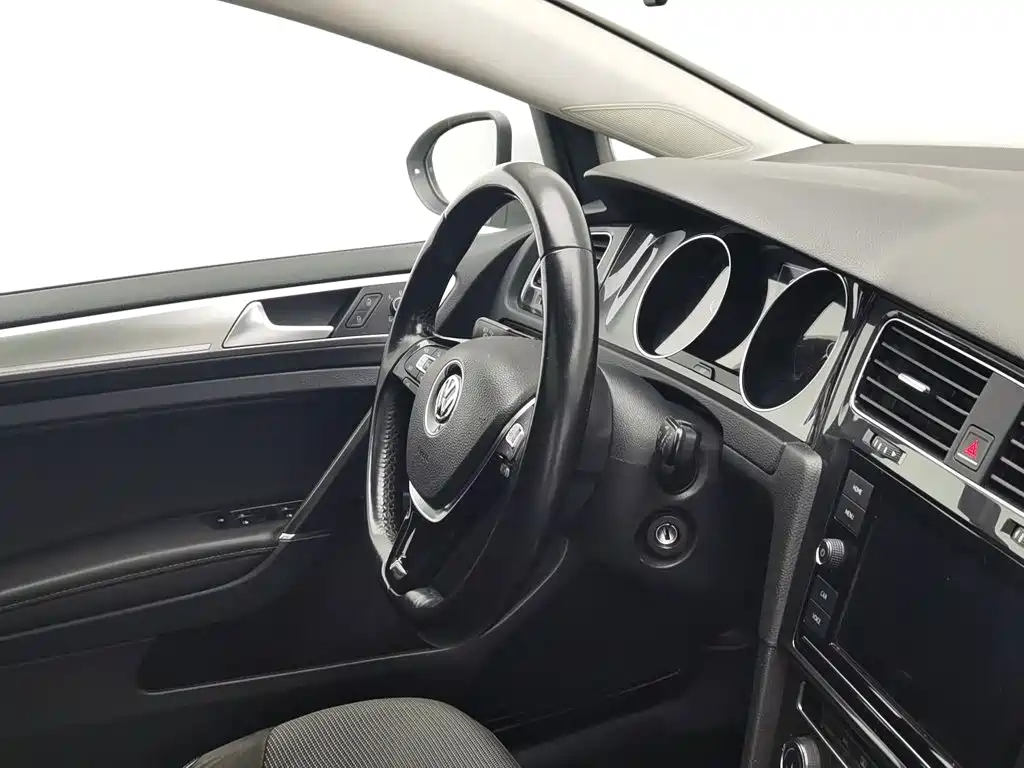 صورة 22 - Volkswagen Golf
