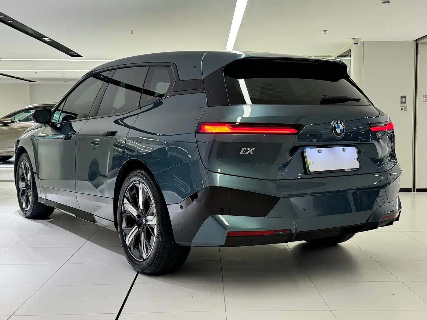 BMW iX 2023 Facelift xDrive40 фото 4