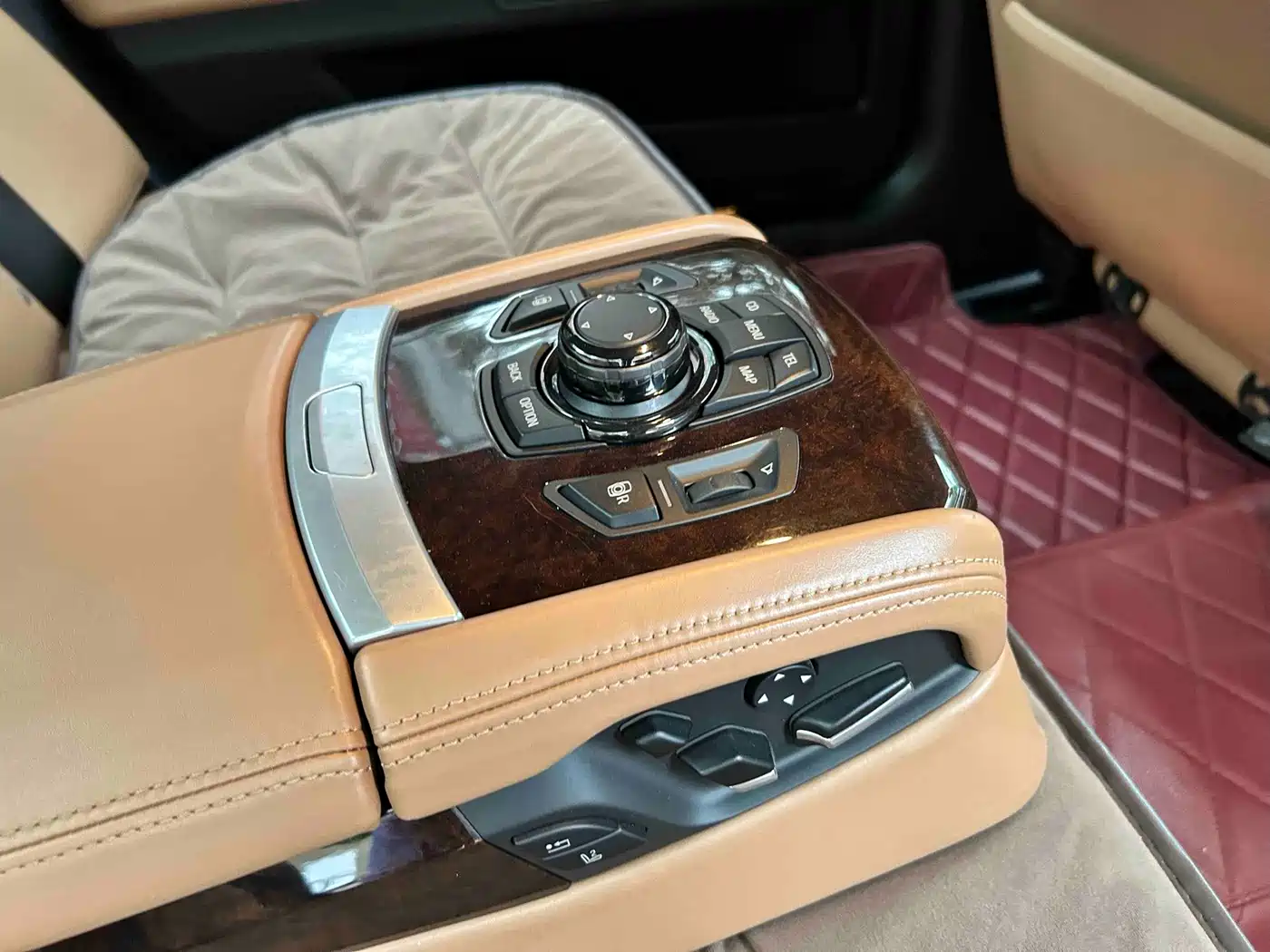 Фото 17 - BMW 7 Series