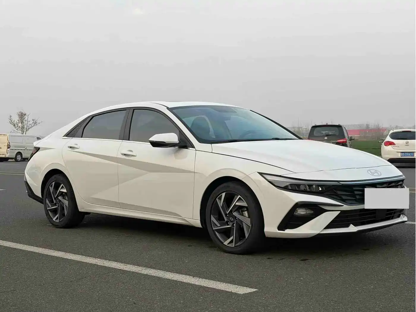 Hyundai Elantra 2023 1.5L CVT GLX Elite Edition фото 3