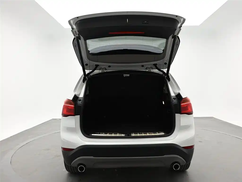 BMW X1 2018 sDrive20Li Leading Model фото 8