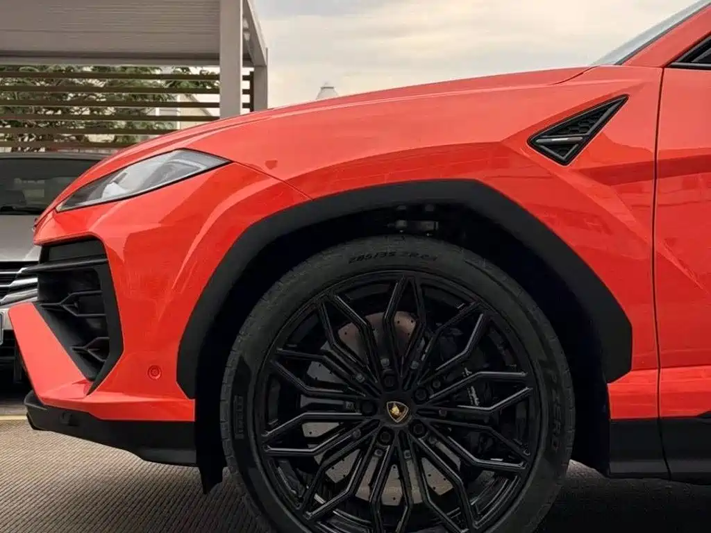 Lamborghini Urus SE 2026 2025 4.0T Standard Edition