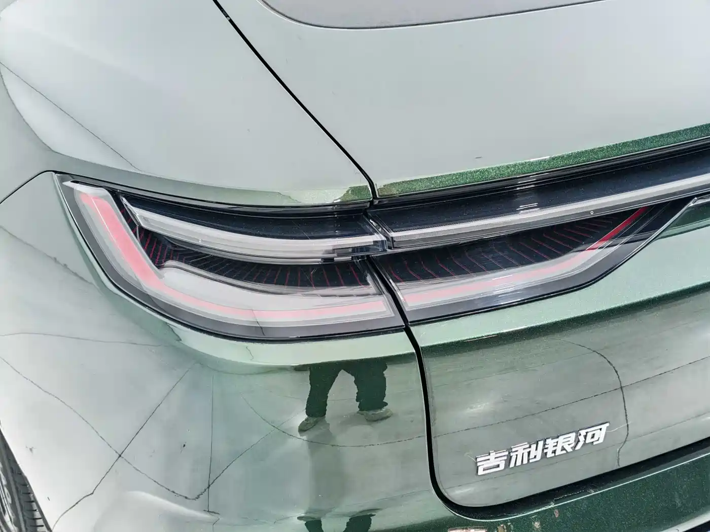 Geely Galaxy Galaxy Xingyao 8 2025 130km EM-i Premium Edition фото 11