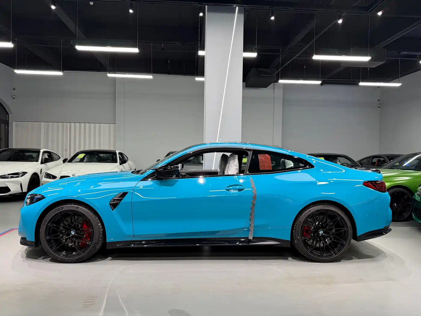 BMW M4 2024 BMW M4 Coupe M xDrive Competition фото 3