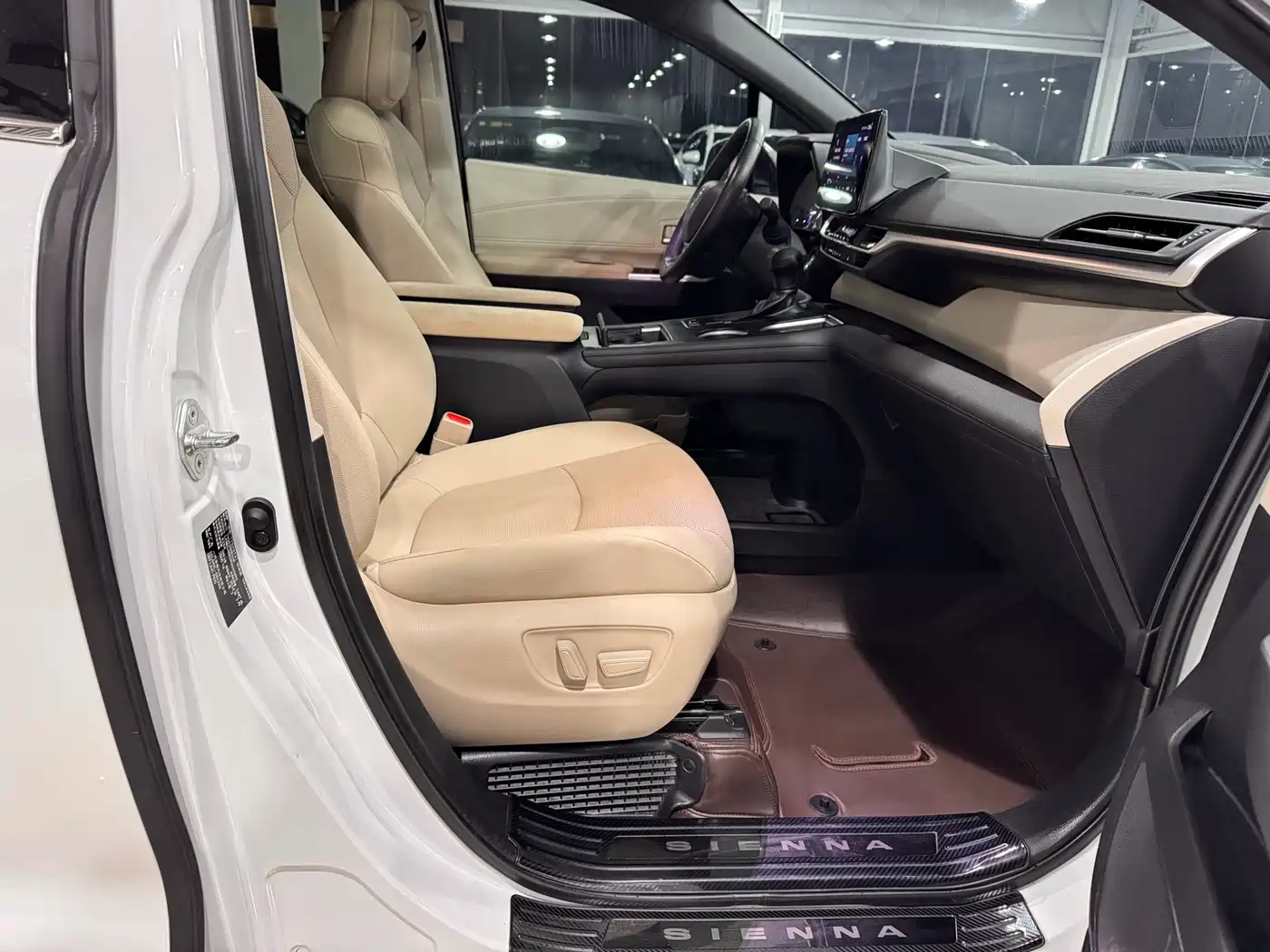 Toyota Granvia 2023 2.5L Hybrid Prestige PLUS Edition фото 24