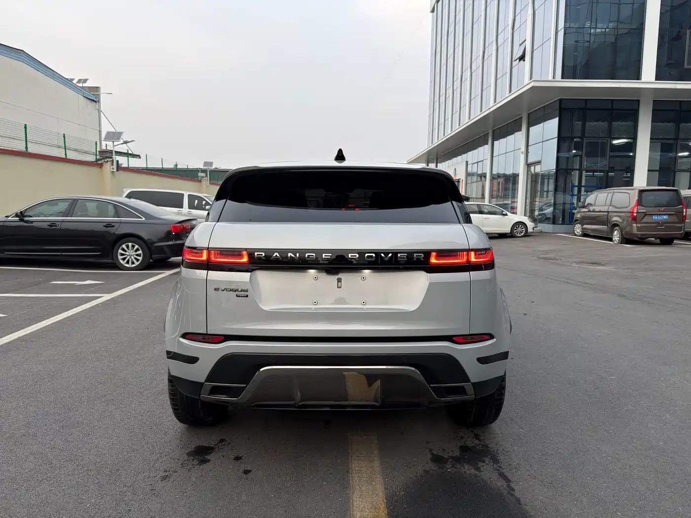 Land Rover Range Rover Evoque 2023 Range Rover Evoque L 249PS Luxury Edition фото 15