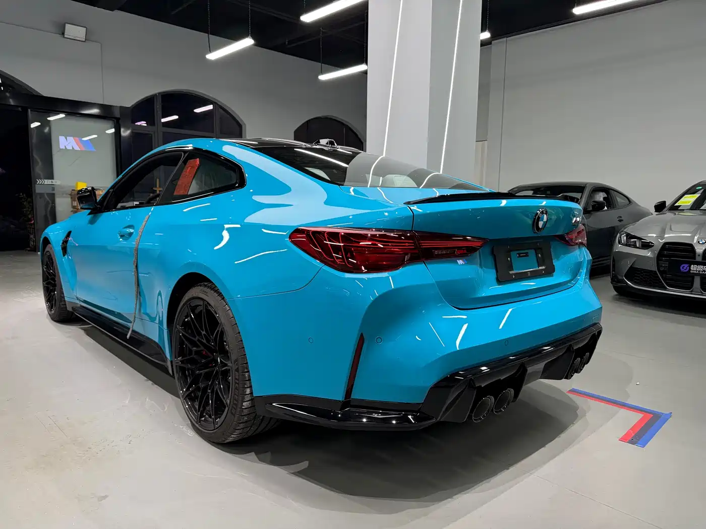 BMW M4 2024 BMW M4 Coupe M xDrive Competition фото 4