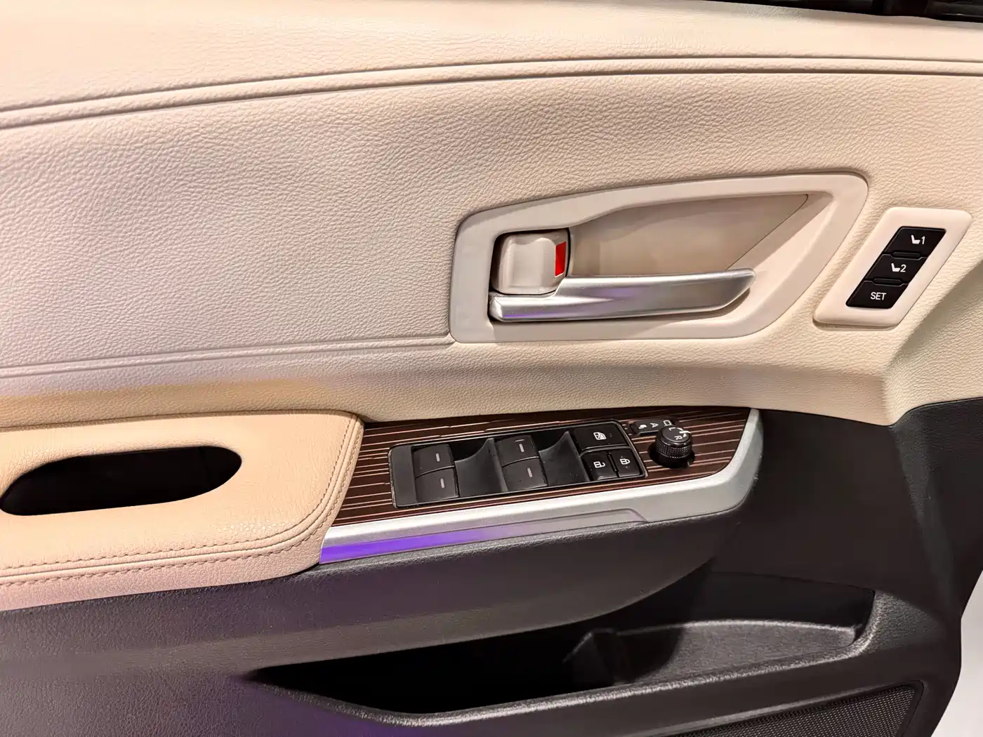 Toyota Granvia 2023 2.5L Hybrid Prestige PLUS Edition фото 14