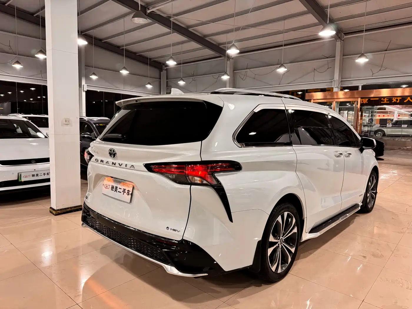 Toyota Granvia 2023 2.5L Hybrid Prestige PLUS Edition фото 5