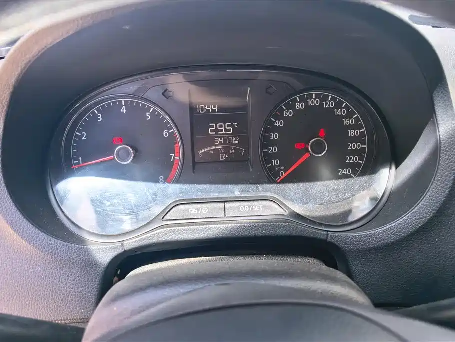 Volkswagen Polo 2016 1.4L Manual Trend фото 14