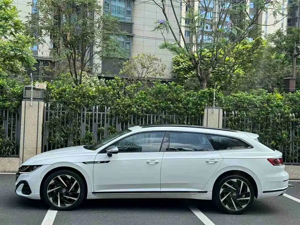 Volkswagen FAW-Volkswagen CC 2021 Shooting Brake 330TSI Hunter Edition фото 2