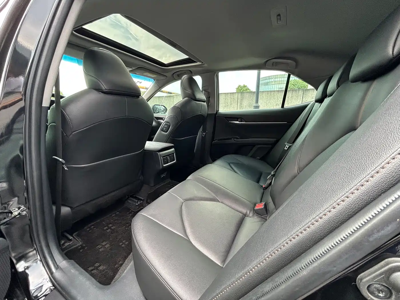 Photo 14 - Toyota Camry