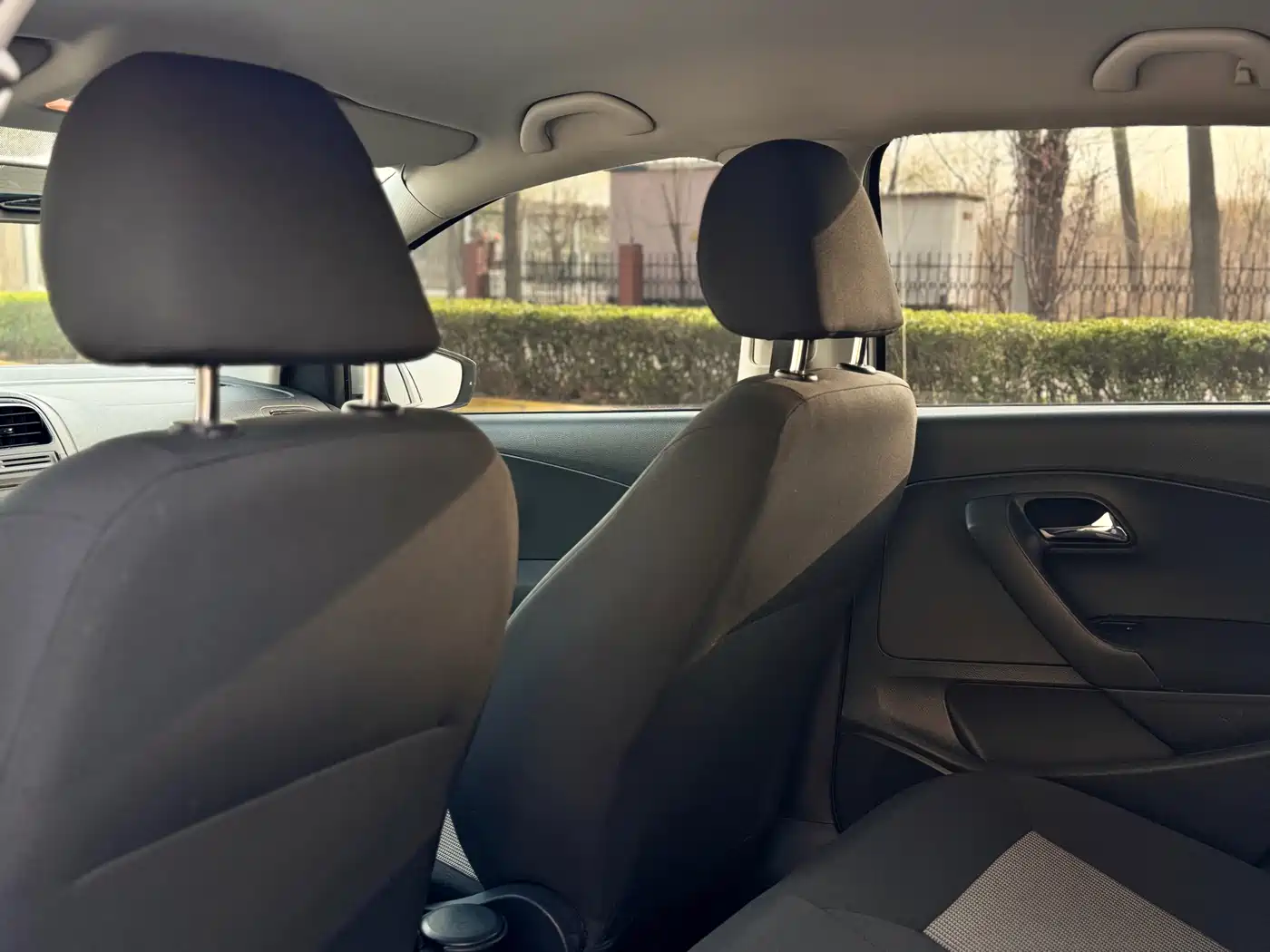 Volkswagen Polo 2014 1.4L Manual Trend Edition фото 12