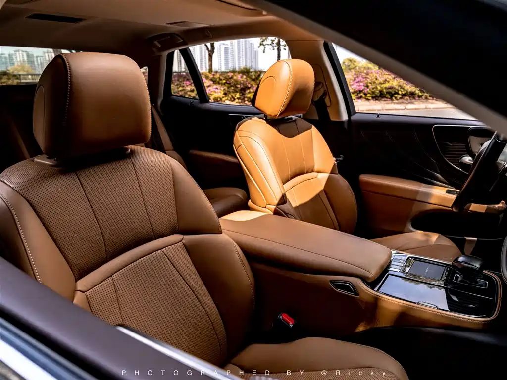 Lexus LS 2018 500h Excellence Edition China V фото 10