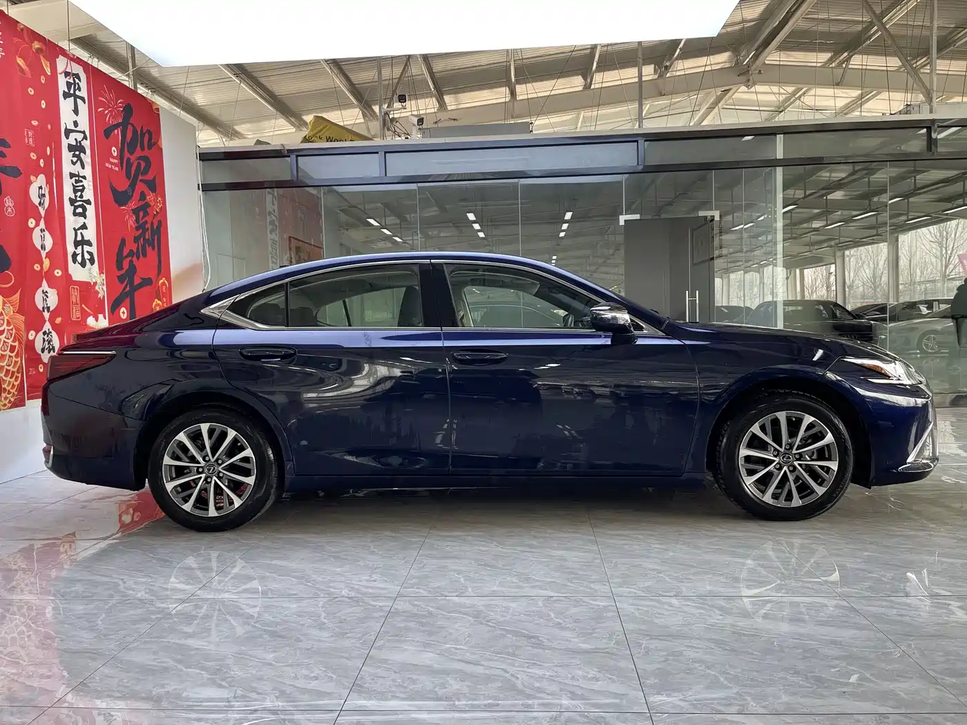 Lexus ES 2023 200 Excellence Edition фото 13