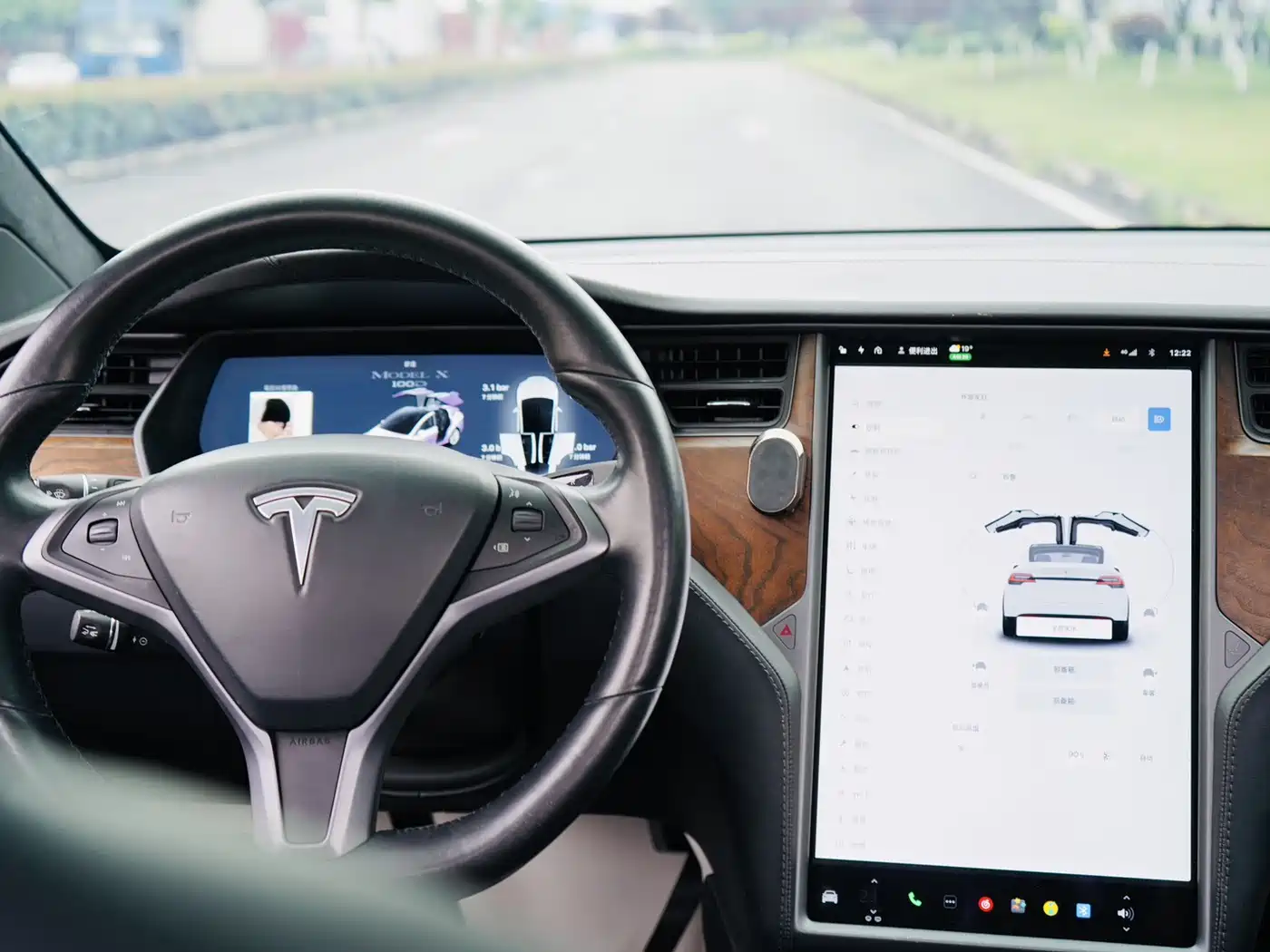 TESLA MODEL X