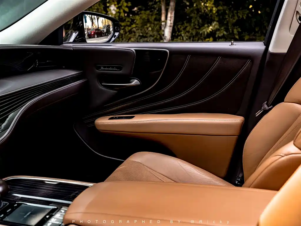 Lexus LS 2018 500h Excellence Edition China V фото 9