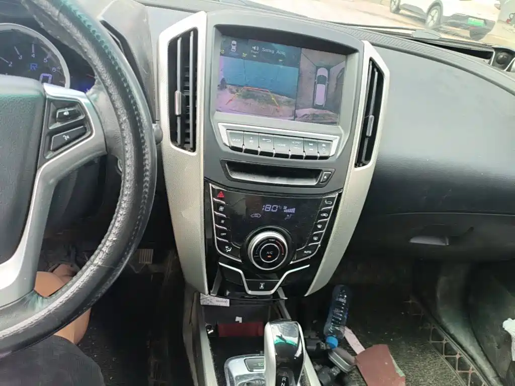 Luxgen U6 SUV 2020 2016 1.8T Intelligent Premium