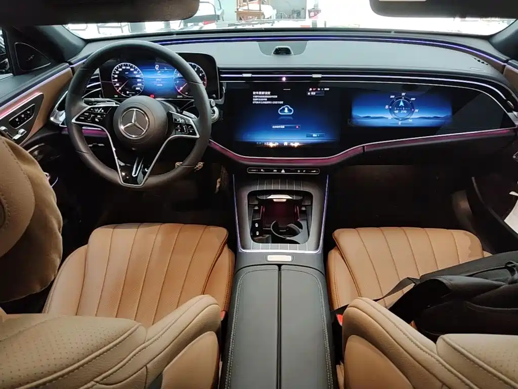صورة 10 - Mercedes-Benz E-Class