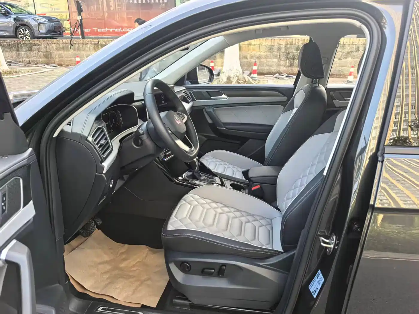 Volkswagen Tayron 2023 330TSI 2WD Luxury Plus Advanced Edition фото 7