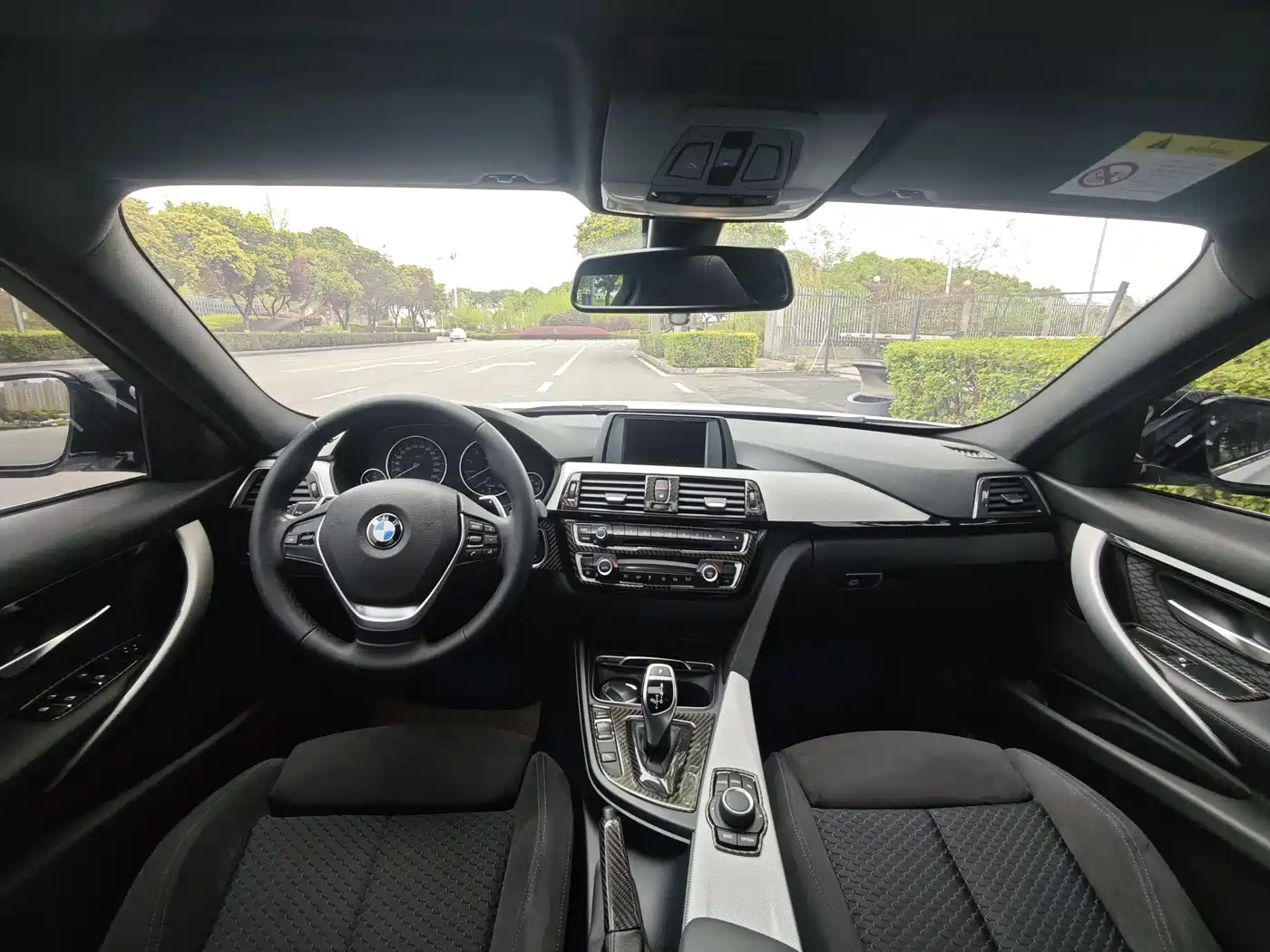 BMW 3 Series 2017 320i M Sport фото 8