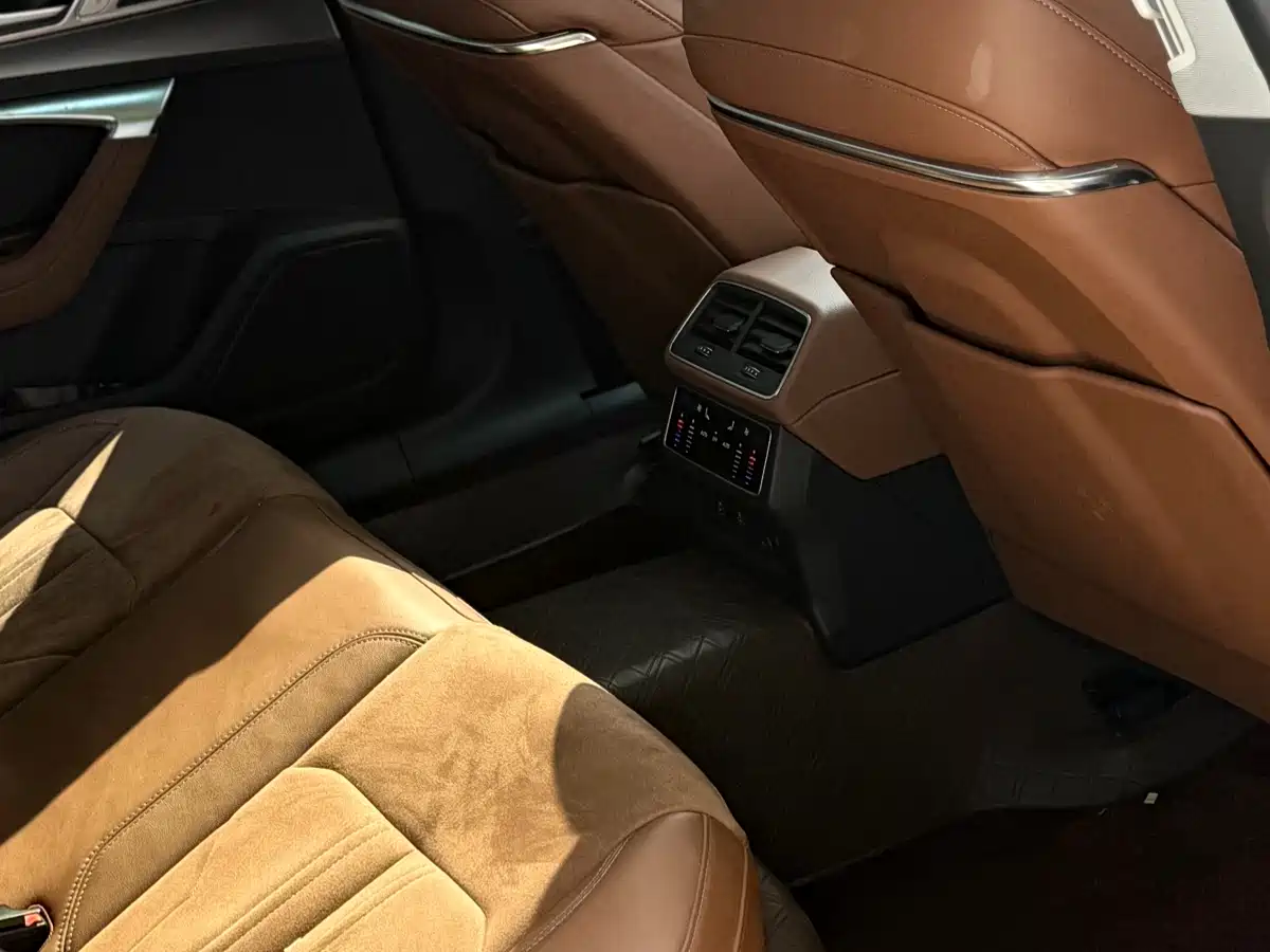Audi A7L 2024 45 TFSI Luxury фото 7