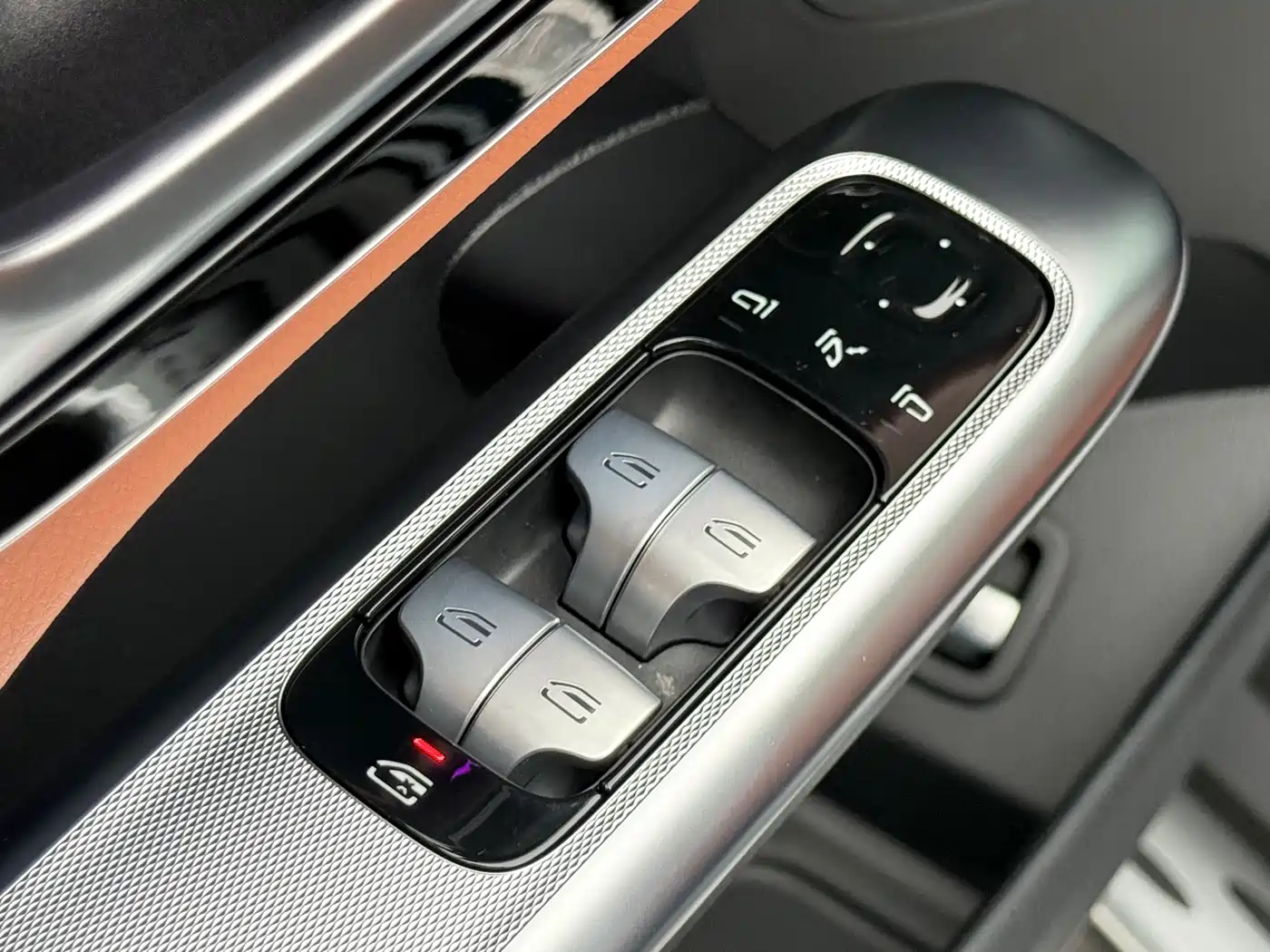 Mercedes-Benz GLC 2024 GLC 260 L 4MATIC Luxury 7-seater фото 14