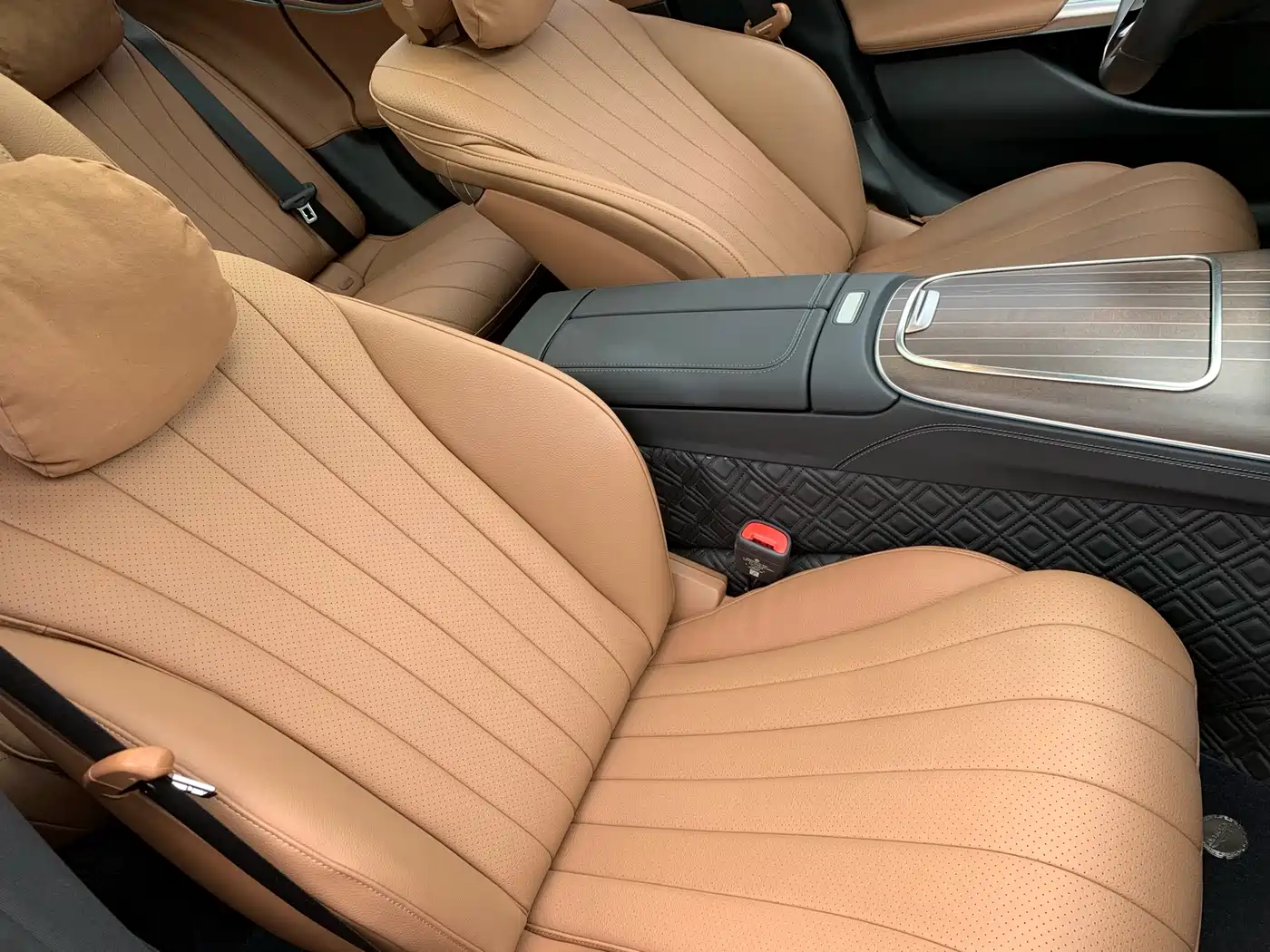 Mercedes-Benz E-Class 2024 Model E 300 L Luxury фото 27